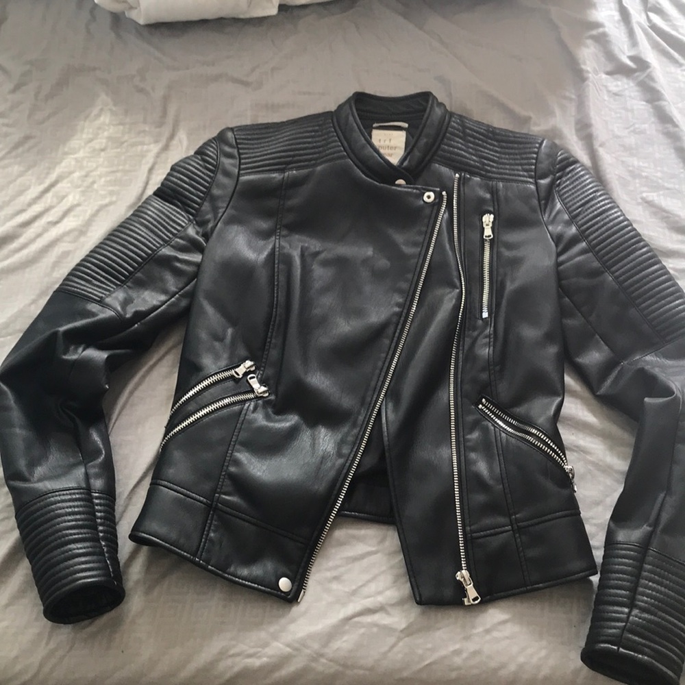 zara | black faux leather jacket | size xs